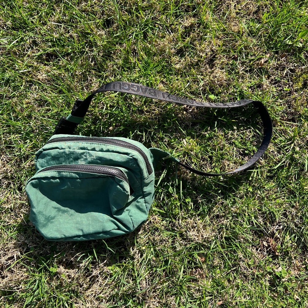 BAGGU Fanny Pack in Eucalyptus